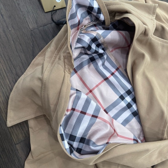 Burberry Classic Tan Trench Coat - Picture 8 of 13